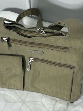 Baggallini olive green Crossbody Inner Pockets Adjustable Straps Handbag